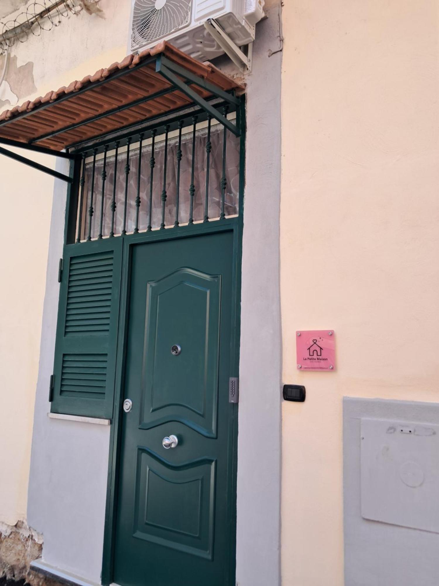 La Petite Maison ナポリ エクステリア 写真